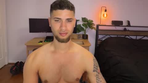 Splash8x online show from April 22, 2:51 pm