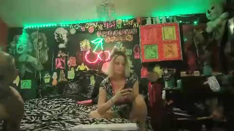 Snapshot of splashh_queen420 chatting on June 30, 3:29 am Daddy His Splash Queen online show from June 30, 3:29 am