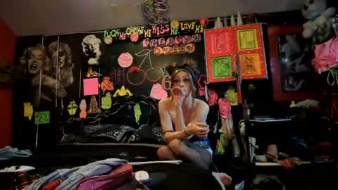 Snapshot of splashh_queen420 chatting on August 3, 3:38 am Daddy His Splash Queen online show from August 3, 3:38 am