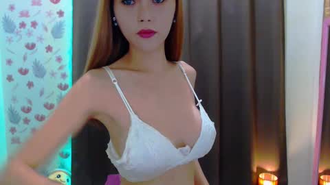 Snapshot of splendid_kim08 chatting on December 2, 9:35 am Kimmy online show from December 2, 9:35 am