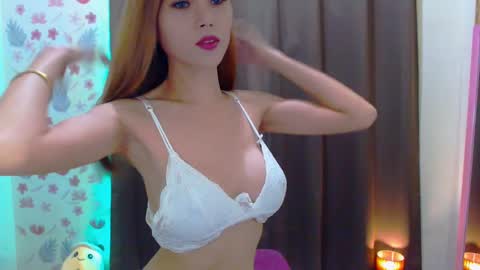 Snapshot of splendid_kim08 chatting on December 13, 9:35 am Kimmy online show from December 13, 9:35 am