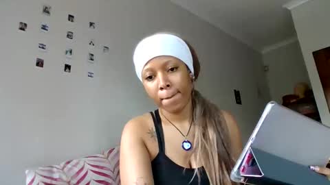 Spoiled Luna online show from April 3, 2:15 pm