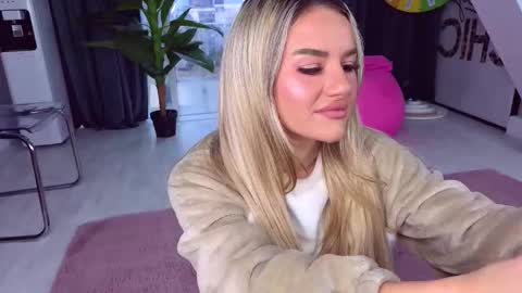 Anna online show from November 8, 12:38 pm