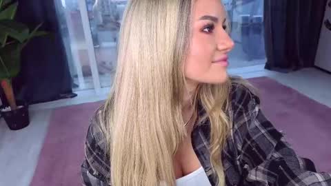 Anna online show from November 18, 11:58 am