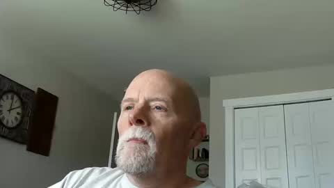 Snapshot of sportfish chatting on October 18, 9:04 pm sportfish online show from October 18, 9:04 pm