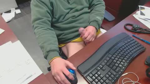 Snapshot of squirrelly82 chatting on December 27, 5:48 pm make me cum c2c talk to me online show from December 27, 5:48 pm