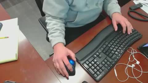 Snapshot of squirrelly82 chatting on January 7, 9:35 pm make me cum c2c talk to me online show from January 7, 9:35 pm