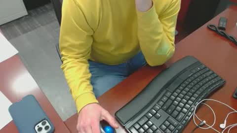 Snapshot of squirrelly82 chatting on January 13, 10:03 pm make me cum c2c talk to me online show from January 13, 10:03 pm