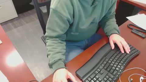 Snapshot of squirrelly82 chatting on January 16, 10:12 pm make me cum c2c talk to me online show from January 16, 10:12 pm