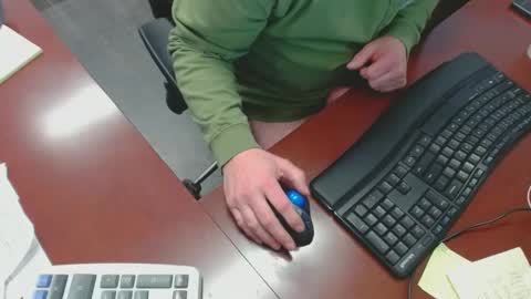 Snapshot of squirrelly82 chatting on January 23, 9:50 pm make me cum c2c talk to me online show from January 23, 9:50 pm