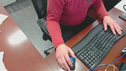 Snapshot of squirrelly82 chatting on January 30, 9:14 pm make me cum c2c talk to me online show from January 30, 9:14 pm