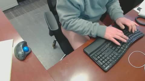 Snapshot of squirrelly82 chatting on February 17, 8:58 pm make me cum c2c talk to me online show from February 17, 8:58 pm