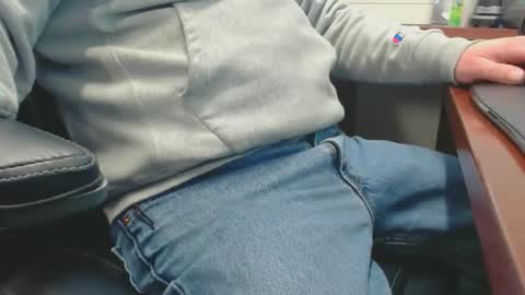 Snapshot of squirrelly82 chatting on March 13, 8:26 pm make me cum c2c talk to me online show from March 13, 8:26 pm