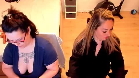 Snapshot of squirt_kimmm chatting on May 31, 1:07 pm Kim online show from May 31, 1:07 pm
