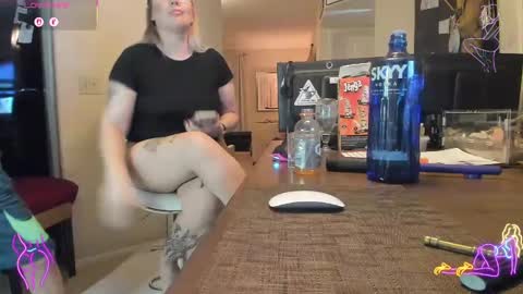 Snapshot of squirt_vip_room chatting on September 27, 3:44 am Roxy Day Mossimo Knight online show from September 27, 3:44 am