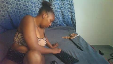 Snapshot of squish_sexy chatting on June 26, 7:02 am Sexy muna online show from June 26, 7:02 am