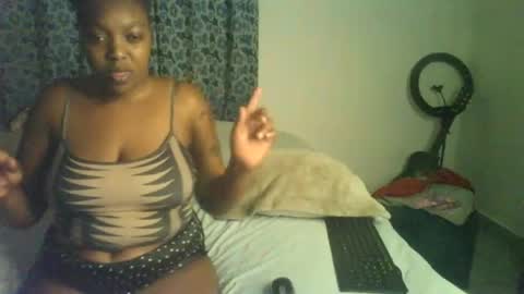 Snapshot of squish_sexy chatting on June 30, 6:42 pm Sexy muna online show from June 30, 6:42 pm