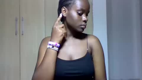 Snapshot of squiter_girlie chatting on October 21, 8:04 am Squiter online show from October 21, 8:04 am