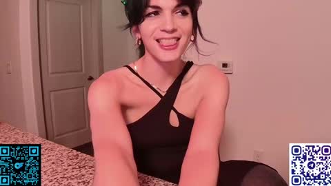 Snapshot of squrlgurl chatting on February 18, 1:54 am Earthling Gurl Michelle Allergy online show from February 18, 1:54 am
