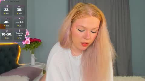 Snapshot of sqwrtg chatting on March 19, 12:14 am sqwrtg online show from March 19, 12:14 am