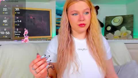 Snapshot of sqwrtg chatting on March 27, 1:00 am sqwrtg online show from March 27, 1:00 am