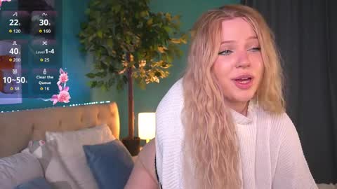 Snapshot of sqwrtg chatting on April 2, 12:41 am sqwrtg online show from April 2, 12:41 am