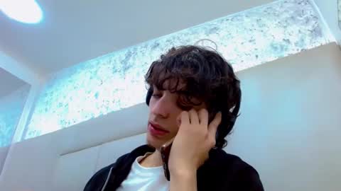 Snapshot of sr_bonnyethan chatting on February 28, 1:01 pm ethan online show from February 28, 1:01 pm