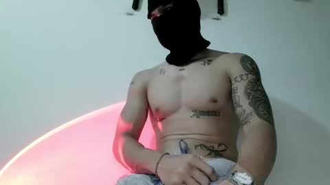 Snapshot of srghost333 chatting on March 13, 4:41 am srghost333 online show from March 13, 4:41 am