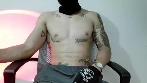 Snapshot of srghost333 chatting on March 27, 6:19 am srghost333 online show from March 27, 6:19 am