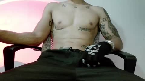 Snapshot of srghost333 chatting on April 1, 3:51 am srghost333 online show from April 1, 3:51 am