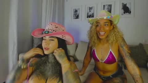 Snapshot of srta_roja chatting on May 23, 1:33 am Srta Roja online show from May 23, 1:33 am