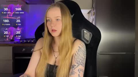 Snapshot of ssshadowheartbb chatting on September 22, 10:12 pm meow meow my fansly online show from September 22, 10:12 pm