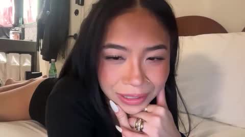 sunnie  online show from February 11, 3:44 am