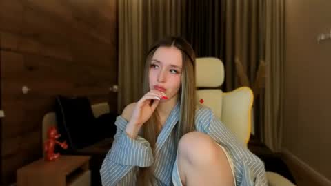 Chloe online show from July 3, 7:31 pm