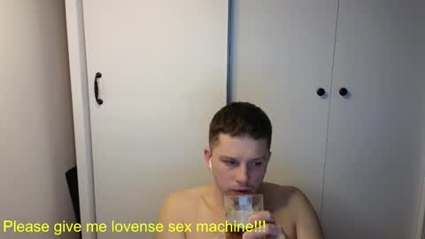 st1vemaster01 online show from March 30, 4:19 pm