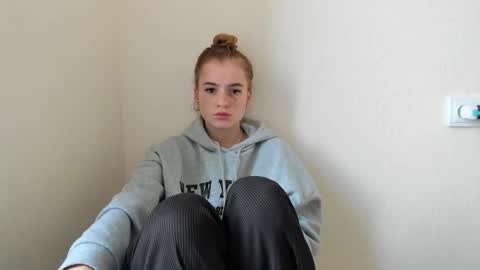 Snapshot of stacey__doll chatting on September 10, 2:33 am stacey__doll online show from September 10, 2:33 am