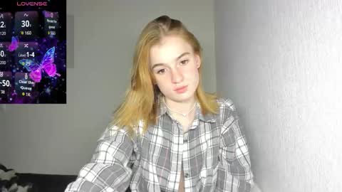 Snapshot of stacey_brow chatting on March 23, 4:00 pm stacey online show from March 23, 4:00 pm