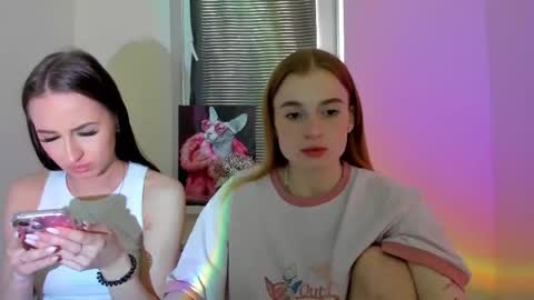 Snapshot of stacey_brow chatting on April 20, 2:47 am stacey online show from April 20, 2:47 am