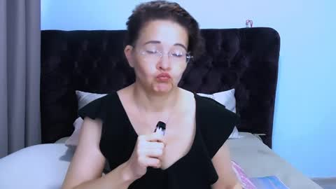 staceydarling online show from May 9, 4:39 am