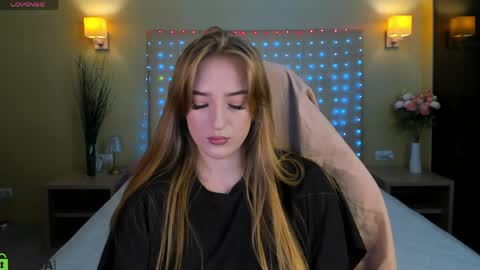 Snapshot of stacy_riiver chatting on May 18, 9:15 am Stacy Mon Tue Wed Thu Fri Sun GMT GMT 3 1000am - 0400pm online show from May 18, 9:15 am