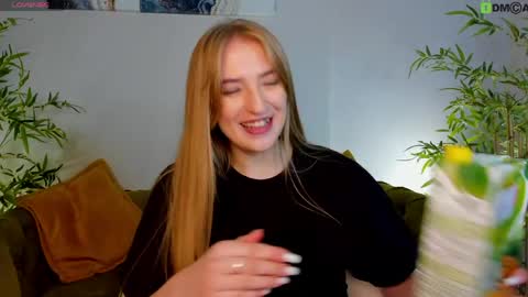 Snapshot of stacy_riiver chatting on May 29, 9:18 am Stacy Mon Tue Wed Thu Fri Sun GMT GMT 3 1000am - 0400pm online show from May 29, 9:18 am