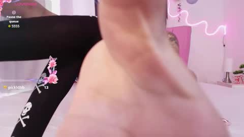 estecy online show from October 31, 2:40 pm