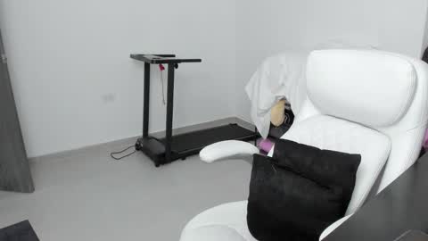 Zulma Yisset online show from November 22, 2:43 am