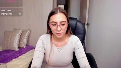 Stacy Conner online show from September 17, 8:10 pm