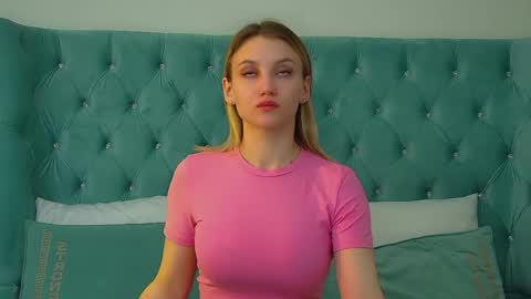 Snapshot of stacyevancesss chatting on May 4, 6:37 pm StacyEvances online show from May 4, 6:37 pm
