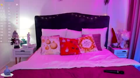 Stacy online show from December 24, 12:33 pm