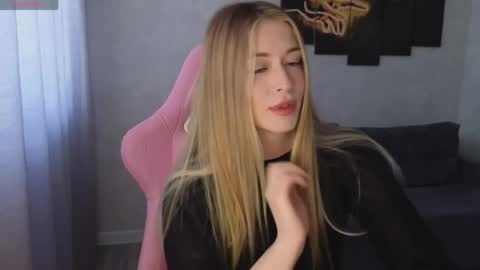 Stacy online show from May 18, 1:35 am