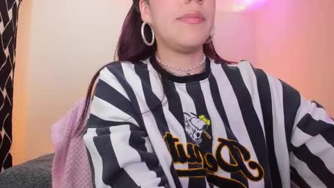 Snapshot of stanandrose chatting on March 26, 5:35 am Stand and Rose online show from March 26, 5:35 am