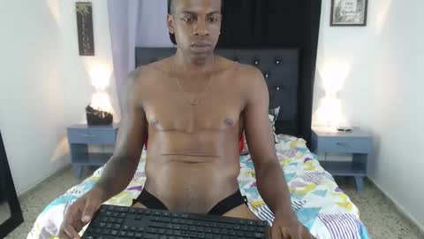 Snapshot of stanley_black chatting on October 2, 3:52 pm Stanley Black online show from October 2, 3:52 pm