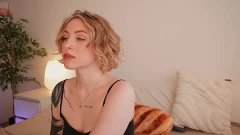 Snapshot of stanovaya300kg chatting on March 28, 1:33 pm Kristina online show from March 28, 1:33 pm